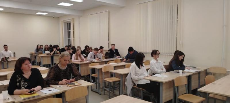 Научный студенческий круглый стол.